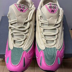 Women New Balance Running Shoes size 6.5